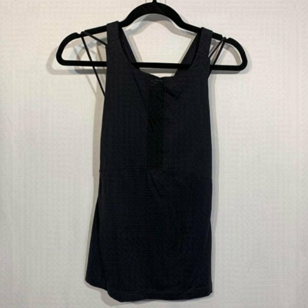 GAP fit woman’s workout tank. Cutouts and strappy back. Black. Size medium. New